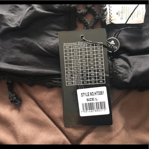 Bikini - Picture 3 of 5